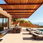 Seaside Summer Bliss - Aurora Luxury Pool Paradise