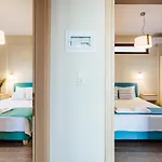 Seaside Summer Bliss - Aurora Luxury Pool Paradise ペタリディオン