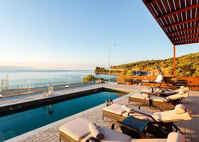 Seaside Summer Bliss - Aurora Luxury Pool Paradise *