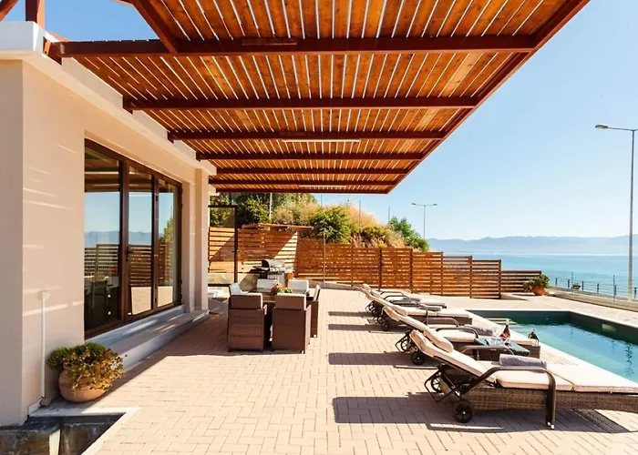 Seaside Summer Bliss - Aurora Luxury Pool Paradise