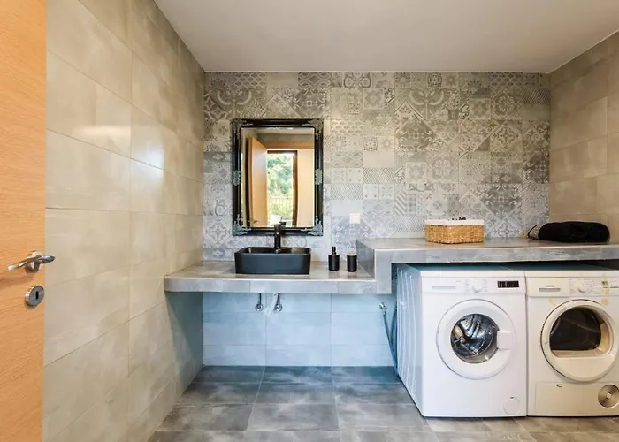 Seaside Summer Bliss - Aurora Luxury Pool Paradise Βίλα Πεταλίδι