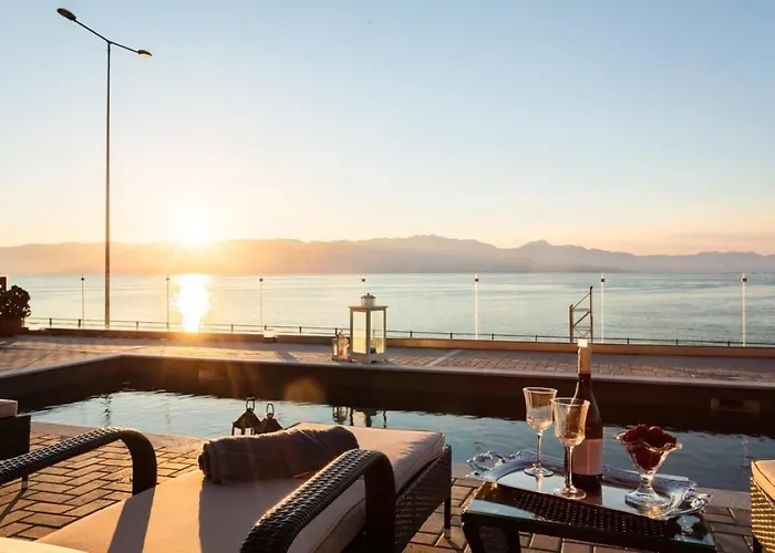 Seaside Summer Bliss - Aurora Luxury Pool Paradise Πεταλίδι