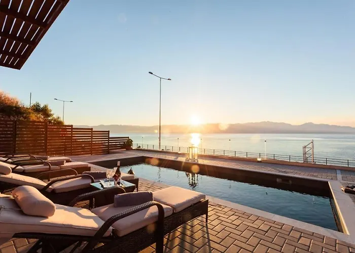 Seaside Summer Bliss - Aurora Luxury Pool Paradise * Πεταλίδι