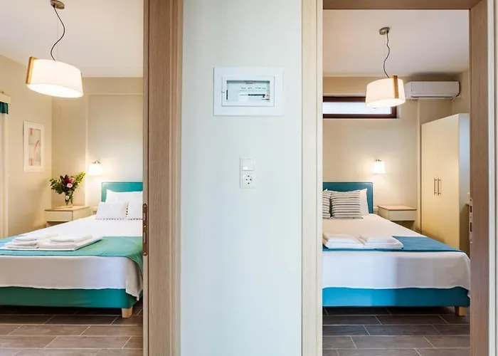 Seaside Summer Bliss - Aurora Luxury Pool Paradise Πεταλίδι