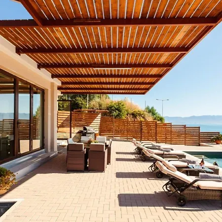 Seaside Summer Bliss - Aurora Luxury Pool Paradise