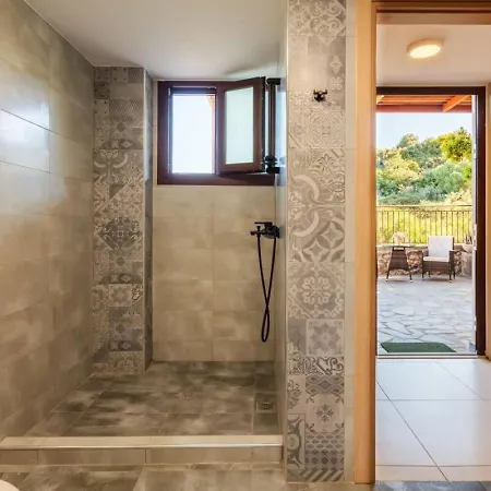 Seaside Summer Bliss - Aurora Luxury Pool Paradise *