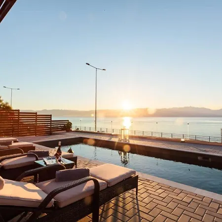 Seaside Summer Bliss - Aurora Luxury Pool Paradise * Petalídhion