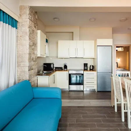 Seaside Summer Bliss - Aurora Luxury Pool Paradise ヴィラ ペタリディオン