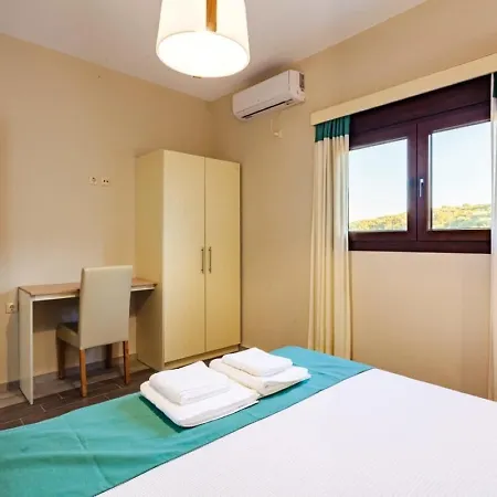 Seaside Summer Bliss - Aurora Luxury Pool Paradise