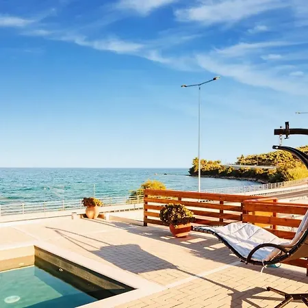 Seaside Summer Bliss - Aurora Luxury Pool Paradise וילה Petalídhion