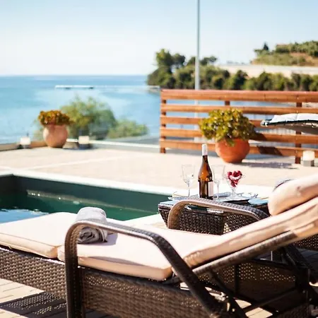 Seaside Summer Bliss - Aurora Luxury Pool Paradise וילה Petalídhion