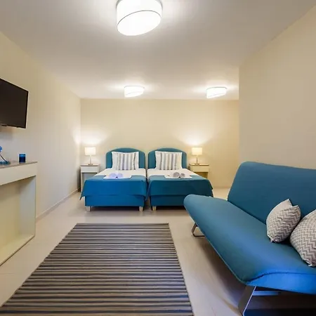 Seaside Summer Bliss - Aurora Luxury Pool Paradise וילה
