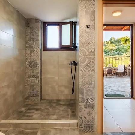 וילה Seaside Summer Bliss - Aurora Luxury Pool Paradise *