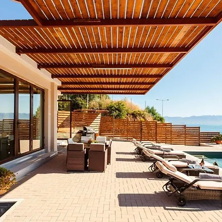 Seaside Summer Bliss - Aurora Luxury Pool Paradise *