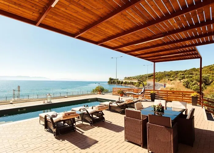 Seaside Summer Bliss - Aurora Luxury Pool Paradise * Petalídhion