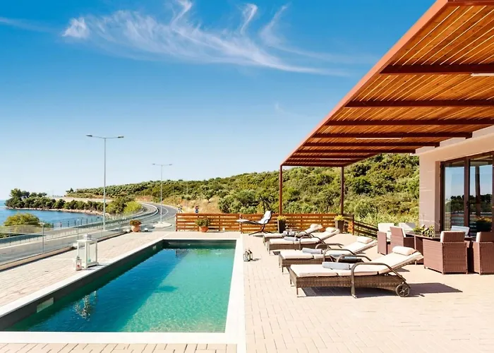 Seaside Summer Bliss - Aurora Luxury Pool Paradise * Petalídhion