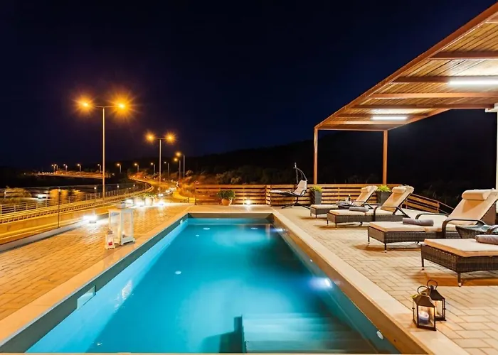 빌라 Seaside Summer Bliss - Aurora Luxury Pool Paradise Petalídhion