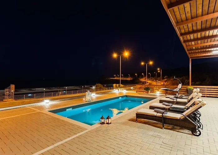 Seaside Summer Bliss - Aurora Luxury Pool Paradise Petalídhion