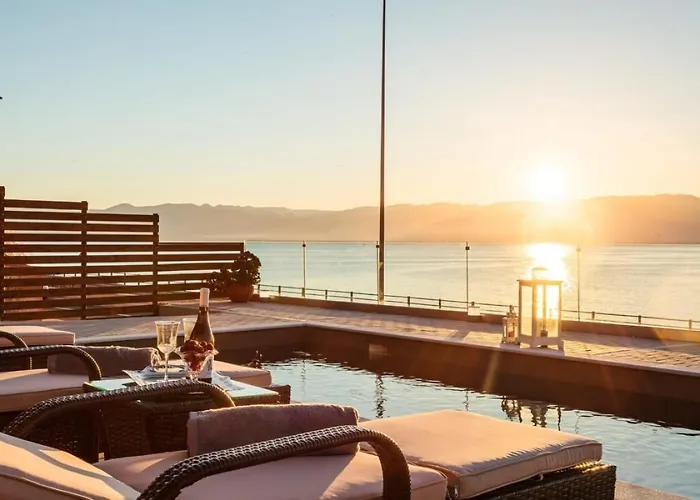 빌라 Seaside Summer Bliss - Aurora Luxury Pool Paradise Petalídhion