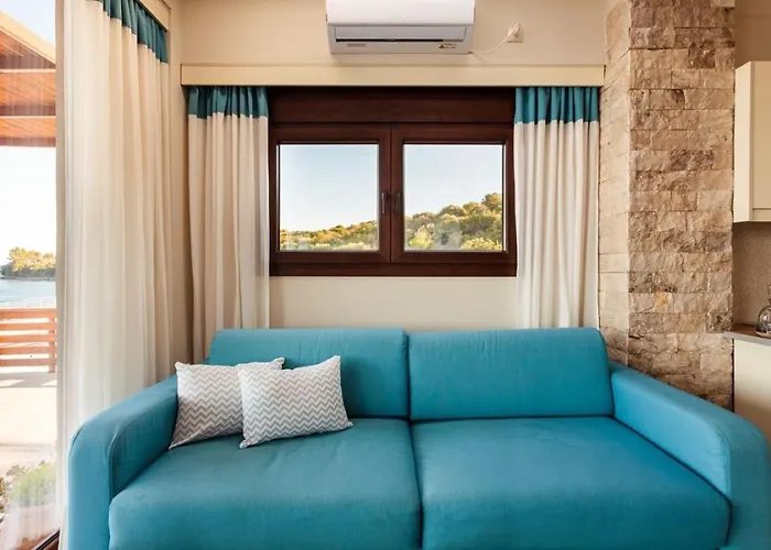 Seaside Summer Bliss - Aurora Luxury Pool Paradise